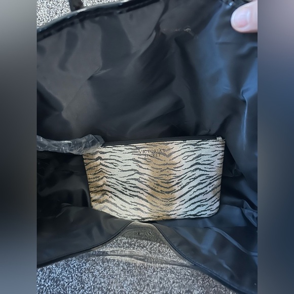 Victoria’s Secret NWT black shoulder tote with attached tiger striped mi… - Picture 5 of 10